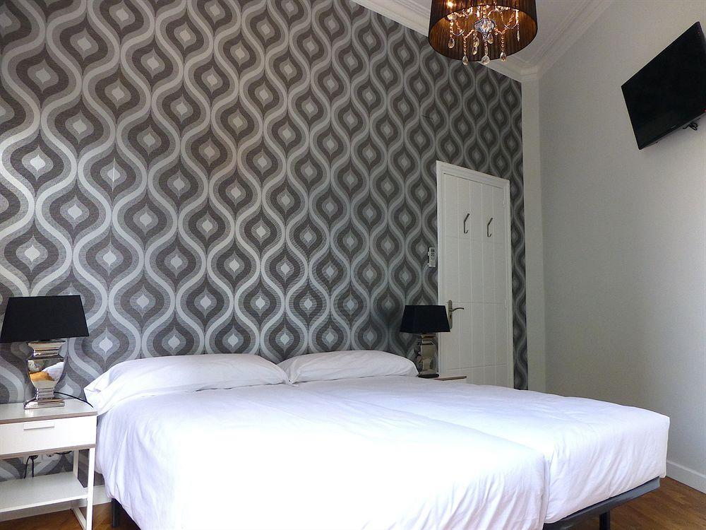 Super Balmes Guest House Barcelona Luaran gambar