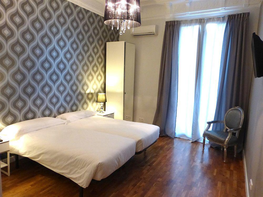 Super Balmes Guest House Barcelona Luaran gambar