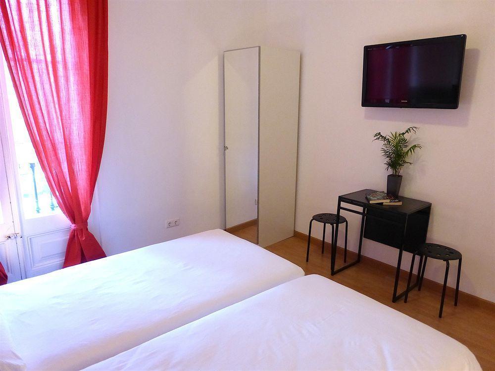 Super Balmes Guest House Barcelona Luaran gambar