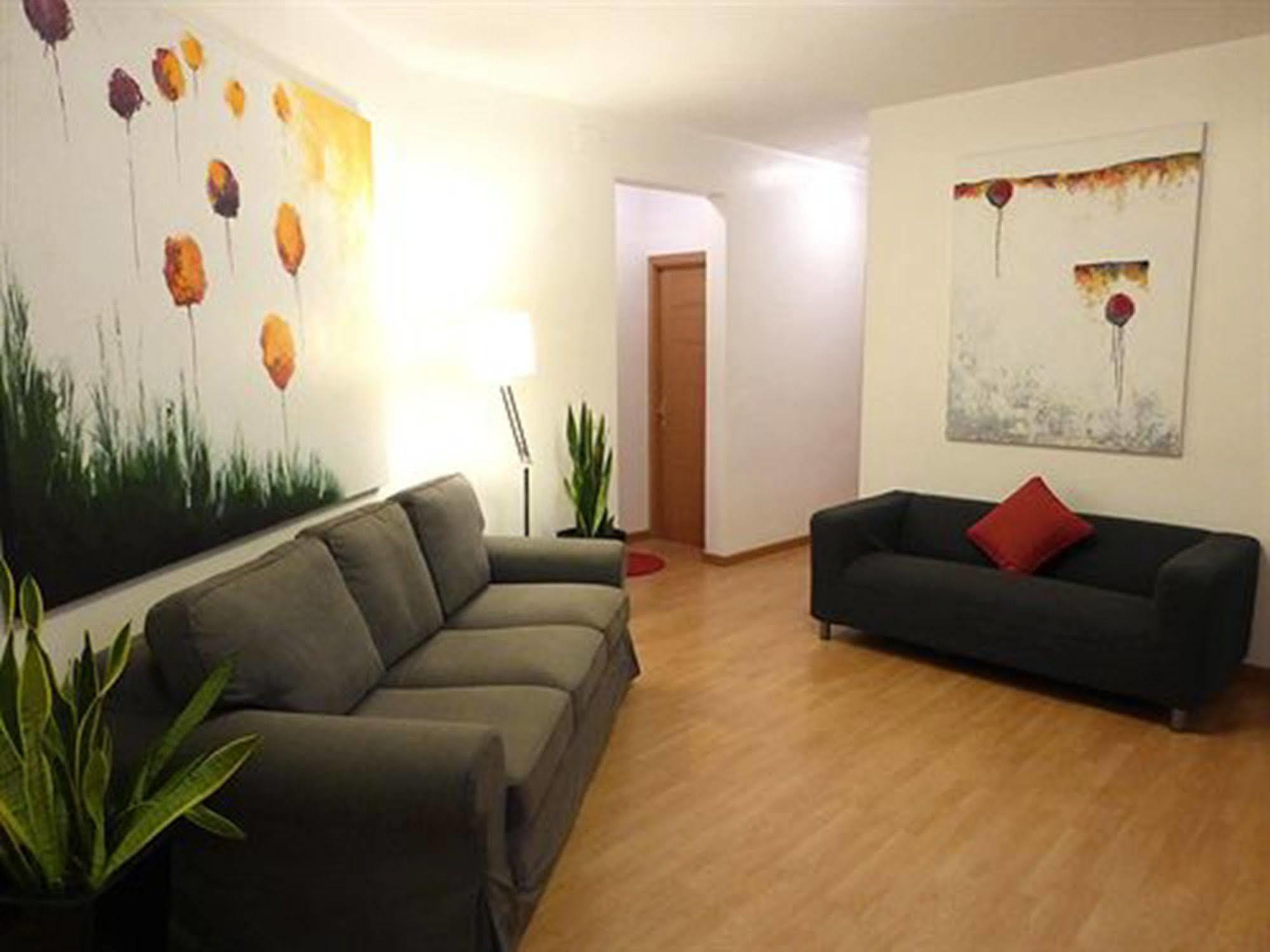 Super Balmes Guest House Barcelona Luaran gambar