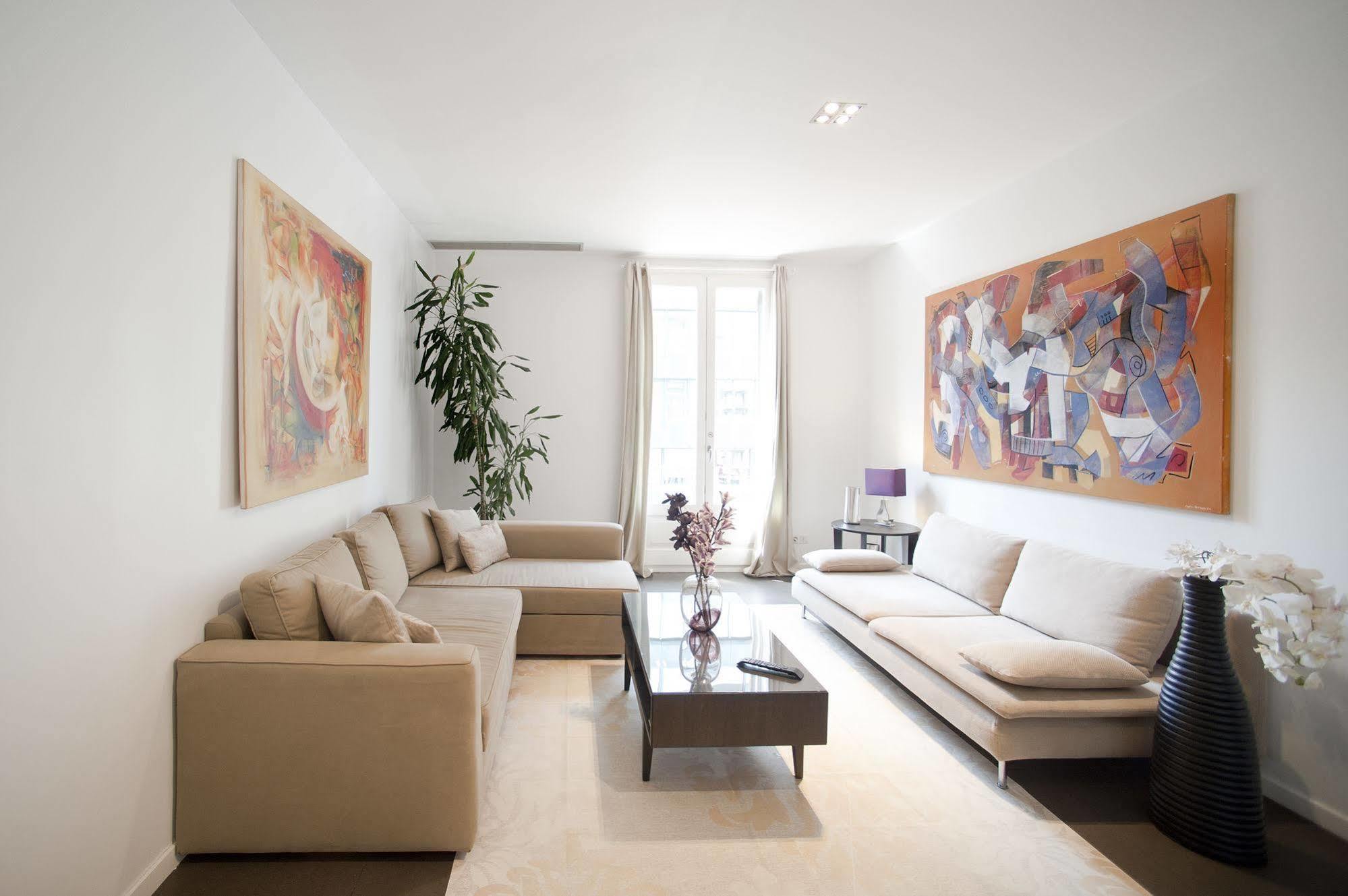 Super Balmes Guest House Barcelona Luaran gambar