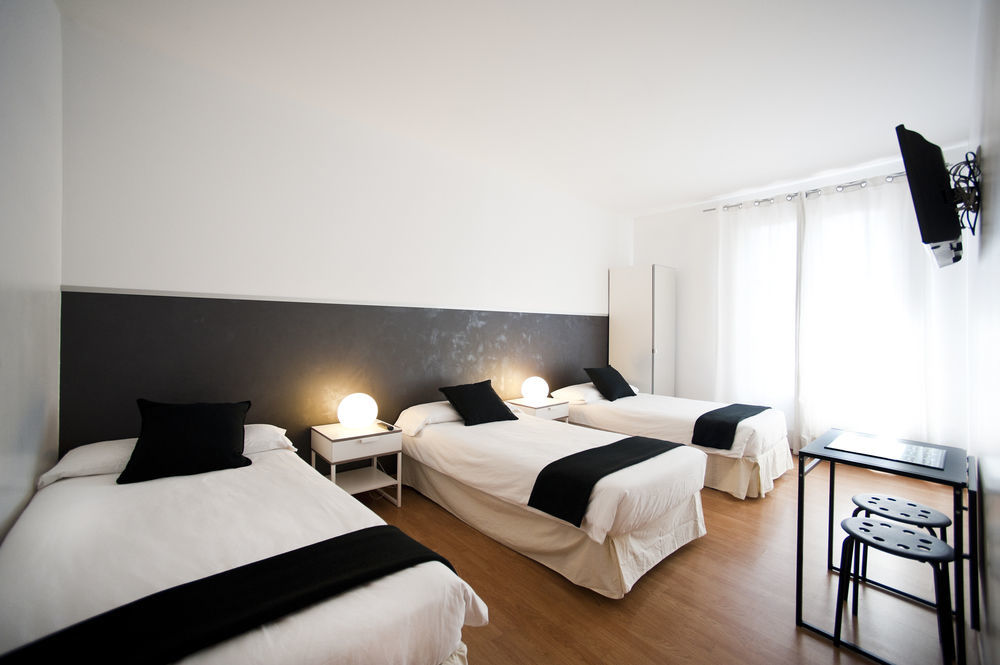 Super Balmes Guest House Barcelona Luaran gambar