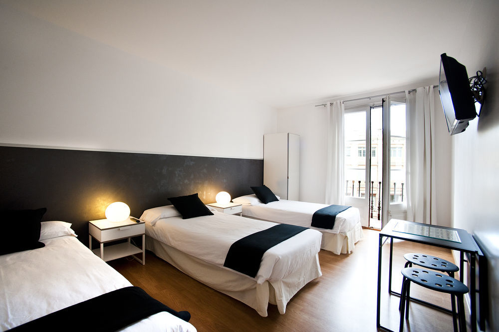 Super Balmes Guest House Barcelona Luaran gambar